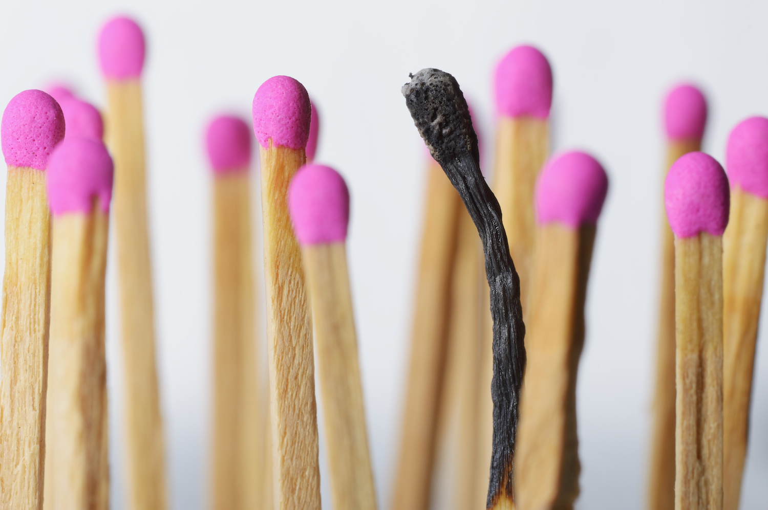 Burnout Streichhölzer eines ausgebrannt hell totale